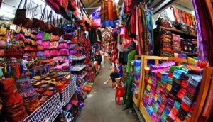Đi Thái Lan nên mua gì - Quần áo vô cùng đa dạng