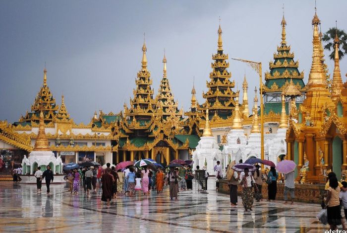 Kinh nghiệm đi chùa ở Thái Lan - Đến tham quan chùa phải giữ trật tự, không được nói chuyện, cười đùa to tiếng