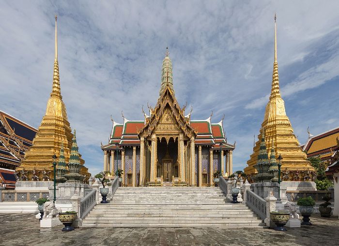Kinh nghiệm đi chùa ở Thái Lan - Ngôi chùa nằm ngay trong khuôn viên Hoàng cung, lưu giữ tượng Phật bằng ngọc bích nguyên khối