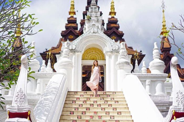 Kinh nghiệm đi chùa ở Thái Lan - Nữ giới có thể mặc váy nhưng phải dài quá đầu gối