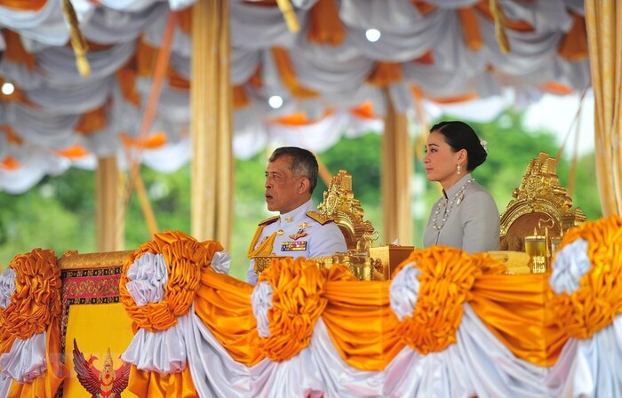 Những điều cần biết khi đi du lịch Thái Lan - Hoàng gia Thái Lan là người được người dân tôn kính
