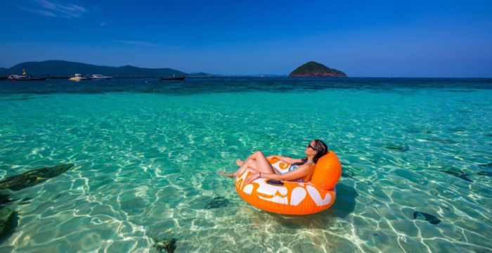 chọn biển Phuket có nhiều dịch vụ nghỉ dưỡng