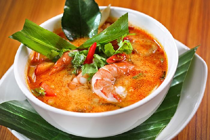 Hương vị món canh chua Thái Lan khác biệt rất lớn với canh chua người Việt. - Ăn gì ở phuket