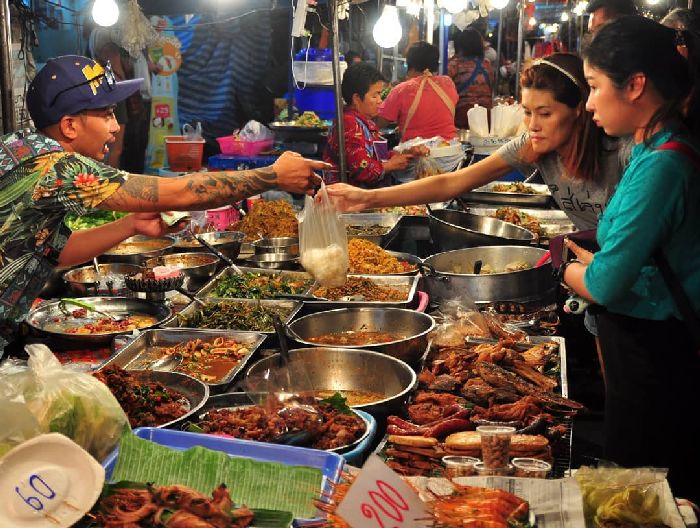 Ăn gì khi đến chợ đêm phuket