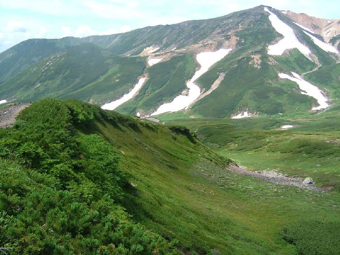 Du lịch Hokkaido mùa thu nên chọn vườn quốc gia Daisetsuzan để ghé chân.