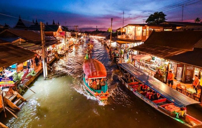 chợ nổi Amphawa vào ban đem