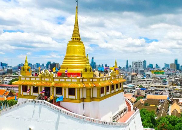 Ngọn bảo tháp chùa Núi Vàng Thái Lan
