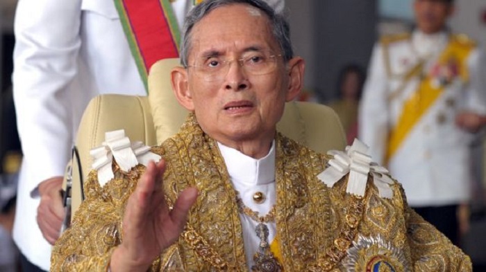 Kinh nghiệm du lịch Thái Lan tháng 12 - Quốc vương Bhumibol Adulyadej.