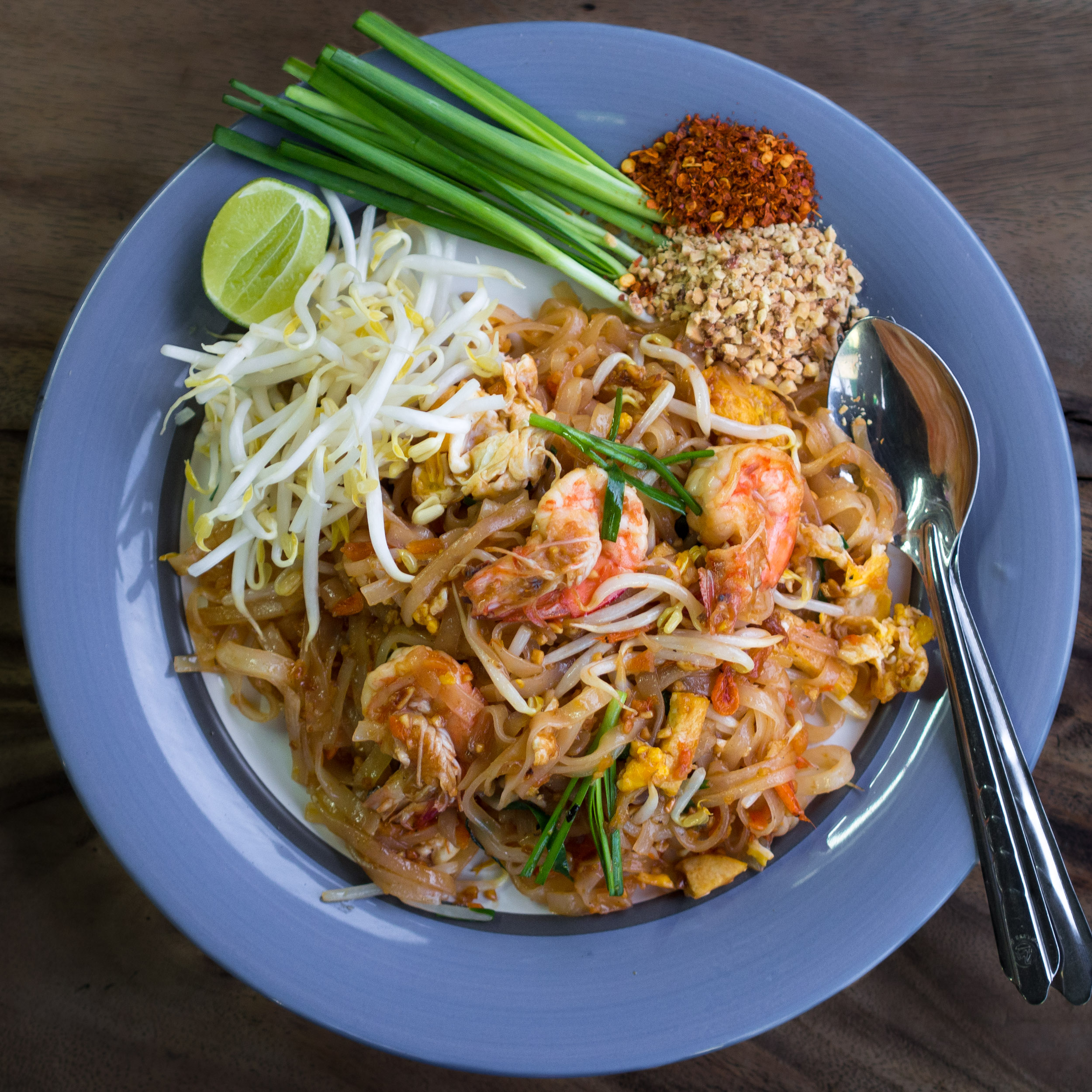 Pad Thái là món ăn đường phố Thái Lan nổi tiếng