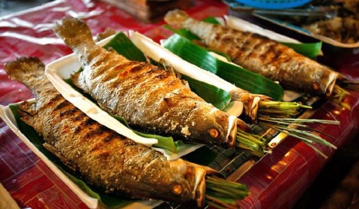 Ăn gì ở Pattaya - Cá biển hấp, cá bọc muối nướng