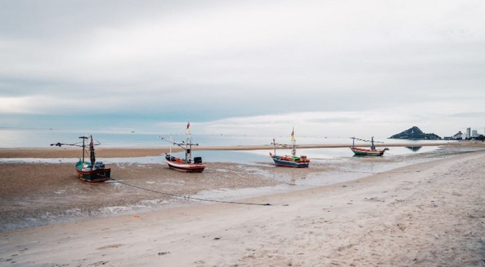 Bãi biển hua hin vẫn giữ nét hoang sơ