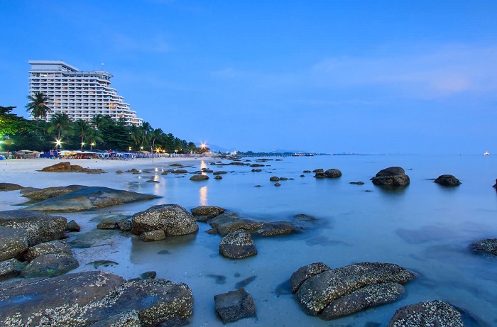 Bãi biển thơ mộng Hua Hin