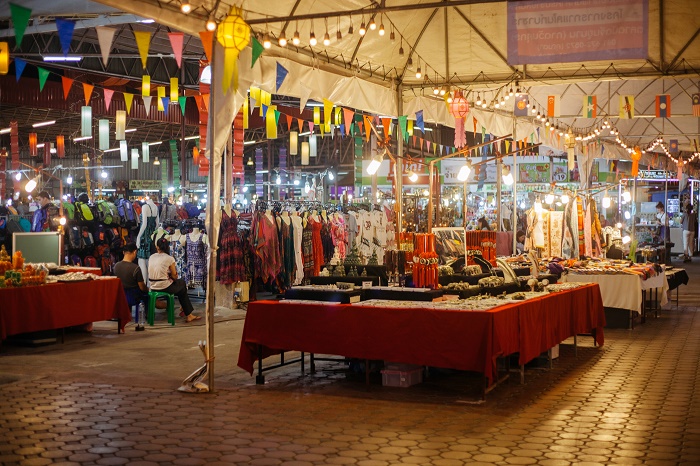 chợ đêm Chiang Mai - Các gian hàng được bố trí gọn gàng