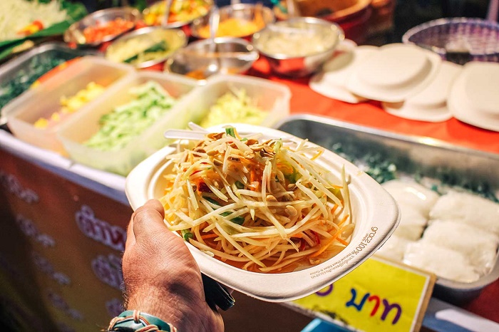 chợ đêm Chiang Mai -Som tam - món ăn truyền thống nổi tiếng của Thái Lan