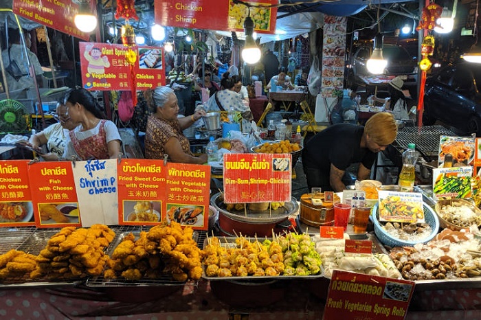 chợ đêm Chiang Mai - Các quầy hàng ẩm thực trong chợ
