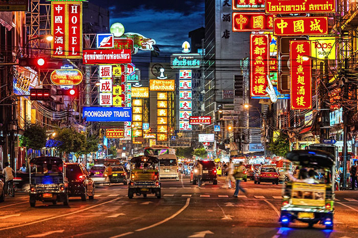 Chơi gì ở Bangkok về đêm - Khu phố người Hoa luôn tấp nập xe cộ cả ngày lẫn đêm
