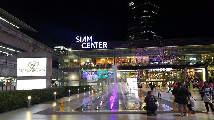 Chơi gì ở Bangkok về đêm - Bạn có thể vui chơi, mua sắm, xem phim chỉ trong khuôn viên Siam Center này.