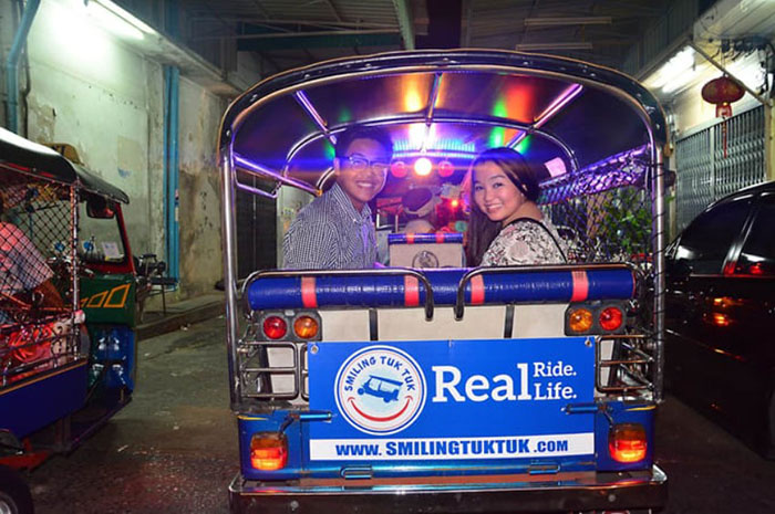 Chơi gì ở Bangkok về đêm - Hãy trải nghiệm tour ẩm thực 4 tiếng trên xe Tuk Tuk nhé
