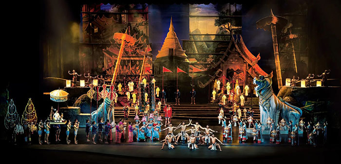 Chơi gì ở Bangkok về đêm - Buổi biểu diễn nghệ thuật có dàn âm thanh, ánh sáng, dàn cảnh hoành tráng