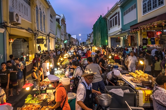 Chơi gì ở Phuket - Chợ cuối tuần ở phố cổ Phuket