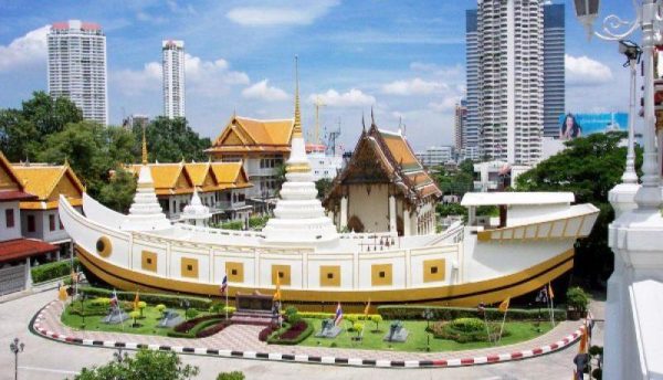 kiến trúc độc đáo gây ấn tượng du khách tại chùa Thuyền Thái Lan
