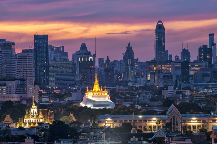 Toàn cảnh chùa và thủ đô Bangkok
