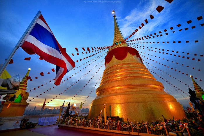 Chùa Núi Vàng Thái Lan mang nét huyền bí khi về đêm