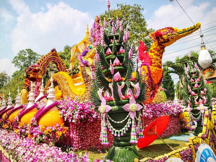 Đi Chiang Mai mùa nào đẹp - Các mô hình diễu hành trong lễ hội hoa