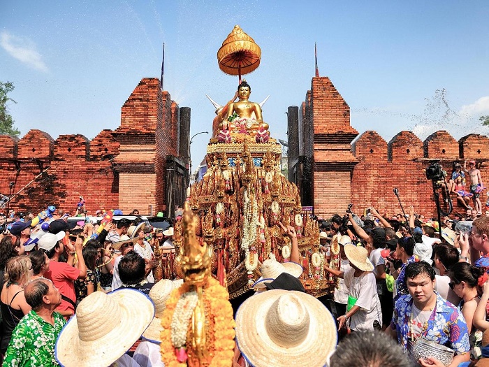 Đi Chiang Mai mùa nào đẹp - Các hoạt động náo nhiệt trong lễ hội.