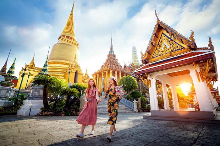 Kinh nghiệm du lịch Thái Lan tháng 4 - Tùy theo từng địa điểm đến tham quan, vui chơi mà du khách lựa chọn trang phục phù hợp