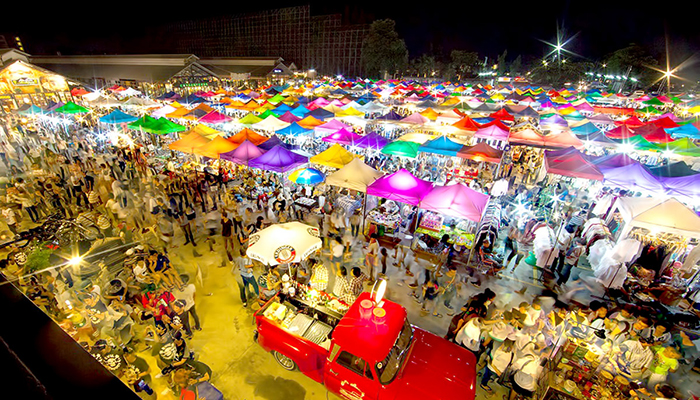 Kinh nghiệm du lịch Thái Lan tháng 4 - Chợ đêm Thái Lan vô cùng nhộn nhịp