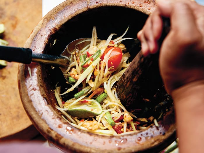 Món ăn ngon ở Bangkok - Món ăn càng giã nhuyễn sẽ càng hòa quyện ngon hơn