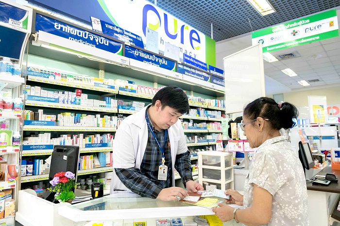 Nhiều dòng dược phẩm Thái uy tín được bán tại Big C.