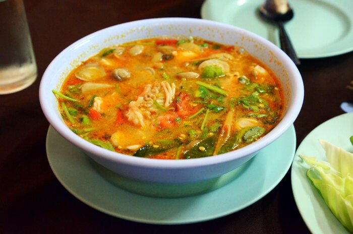 Tom Yum Kung là món ăn đường phố Thái Lan nổi tiếng