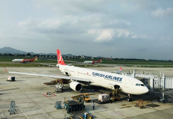 Kinh nghiệm du lịch Thổ Nhĩ Kỳ - Nhiều hãng máy bay Việt Nam cung cấp chuyến đi thẳng đến Thổ Nhĩ Kỳ