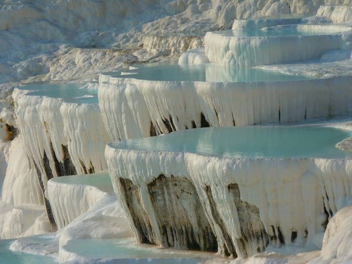 Thổ Nhĩ Kỳ có gì đẹp - Ruộng bậc thang tuyết tại Pamukkale