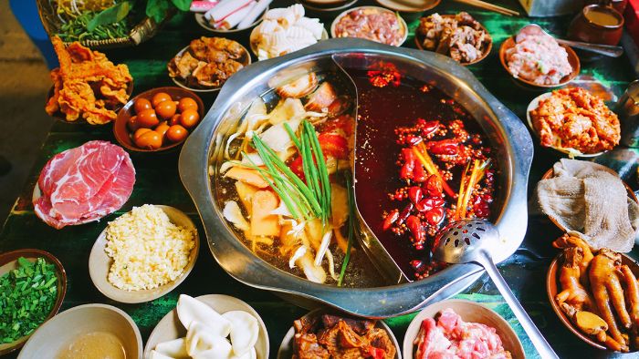 Đi du lịch Trung Quốc cần bao nhiêu tiền - Món lẩu cay Tứ Xuyên ăn một lần “cay” cả đời