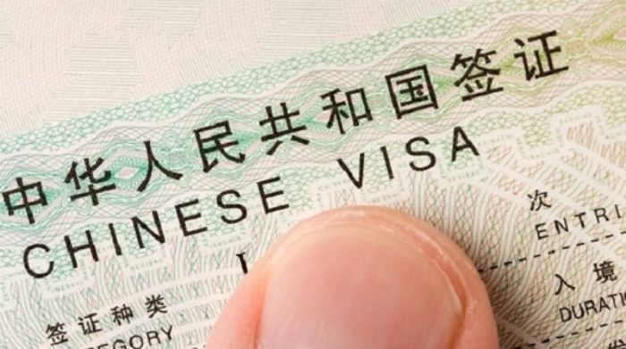 Đi du lịch Trung Quốc có cần visa không - Visa Trung Quốc được đi kèm bên trong cuốn hộ chiếu