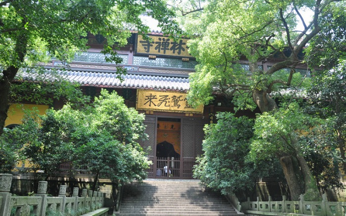 Đền Lingyin có khung cảnh yên bình - địa điểm du lịch Hàng Châu nổi tiếng