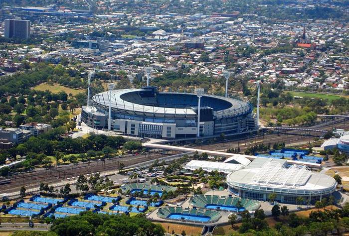 Địa điểm du lịch Melbourne - Melbourne Cricket Ground nhìn từ xa khiến người khác phải trầm trồ