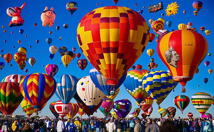 Lễ hội khinh khí cầu thu hút rất nhiều du khách