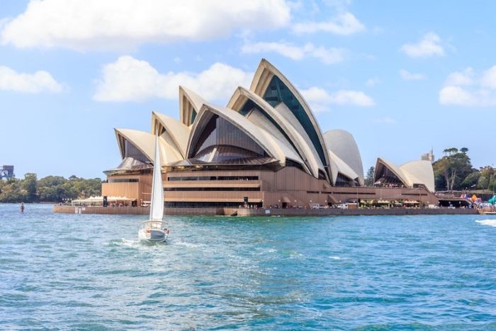 Du lịch úc tháng 10 Nhà hát Opera Sydney có kiến trúc khá độc đáo