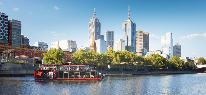 Đi lại ở Melbourne - Du khách có thể thưởng ngoạn phong cảnh Melbourne từ trên thuyền