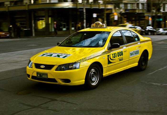 Đi lại ở Melbourne - Taxi tuy có chi phí khá cao nhưng được sự riêng tư cũng như thoải mái dừng theo địa điểm bạn muốn