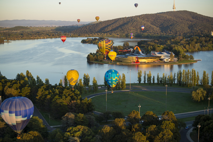 lễ hội khinh khí cầu Úc - Lễ hội khinh khí cầu tại thành phố Canberra là "thương hiệu" du lịch của nước Úc vào mùa thu.