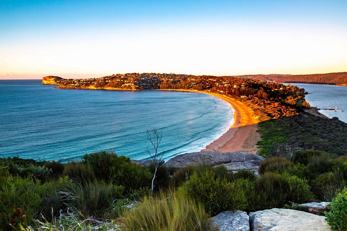 Bãi biển đẹp ở Sydney - Ánh mặt trời chiếu rọi tạo khung cảnh đẹp mỹ miều đặc biệt như phim ản