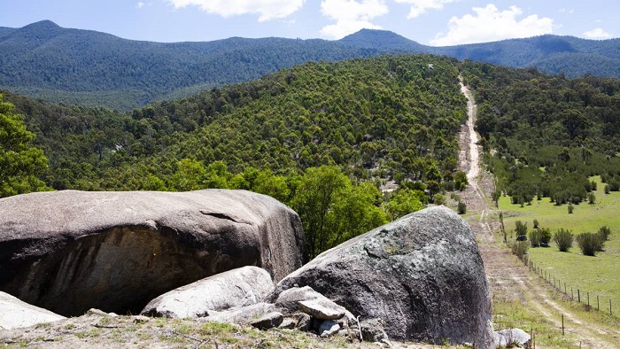 Địa điểm du lịch ở Canberra - Nằm ở một thung lũng phía bắc dãy Alps