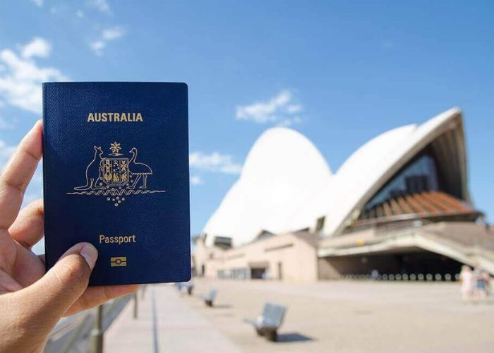 Đi Úc được mang bao nhiêu tiền - Hộ chiếu gốc (Passport).