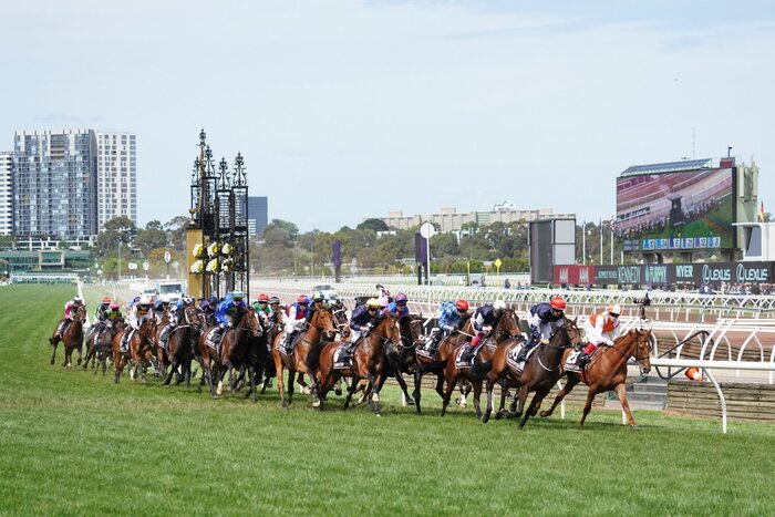 Nên đi du lịch Úc vào tháng mấy - Giải đua ngựa lớn nhất nước Úc, Melbourne Cup.