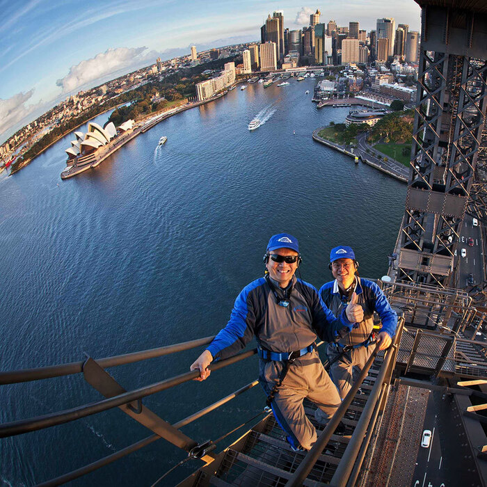 Những điều cần biết khi đi du lịch Sydney - Ngắm nhìn toàn cảnh Sydney từ cầu cảng Harbour Bridge.